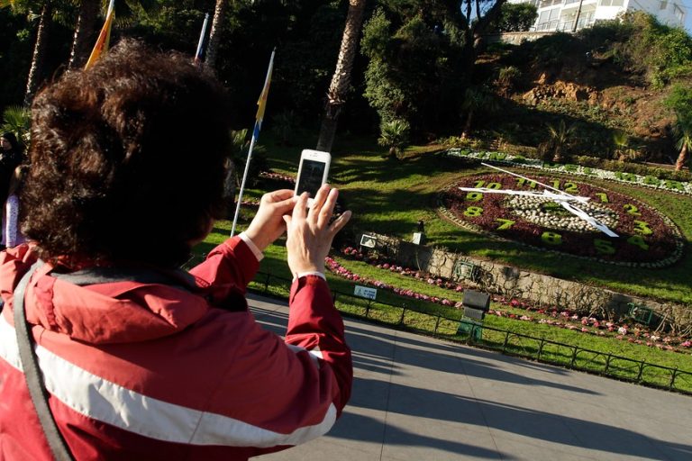 Viña del Mar: Municipio volvió a instalar las manecillas del Reloj de Flores