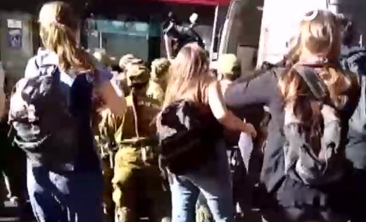 Periodista que acompañaba a camarógrafo relató la detención por Carabineros: 