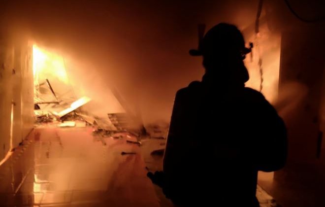 Incendio afectó a 15 locales del persa Las Cenizas en La Serena