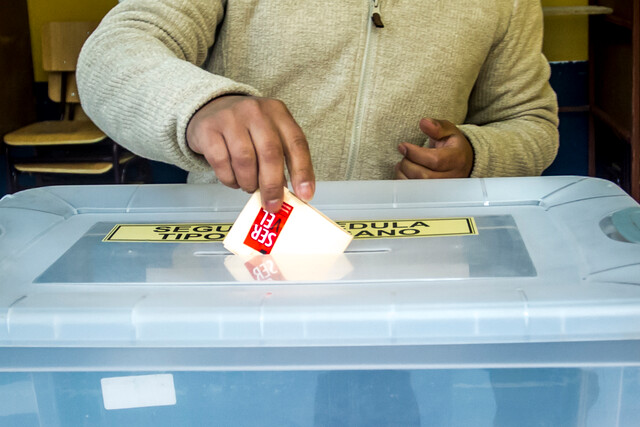 Diputados aprueban en general proyecto que habilita voto anticipado por correo