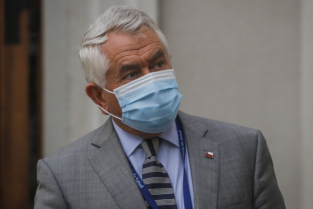 Ministro Paris y caso de COVID-19 en funcionaria inoculada: 