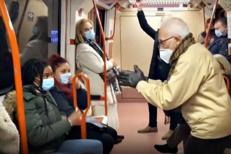 “Tápate la nariz, cerda”: Una mascarilla mal puesta generó fuerte discusión en el metro