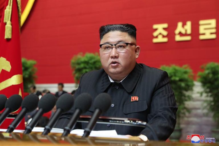 Kim Jong-un admite ante el partido único que el país pasa penurias económicas