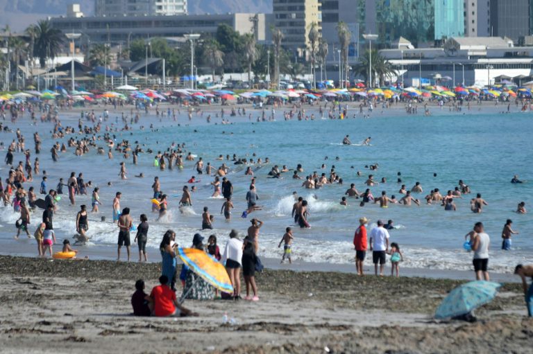 Las playas de Valparaíso funcionarán con aforos máximos y se controlará con bandera roja