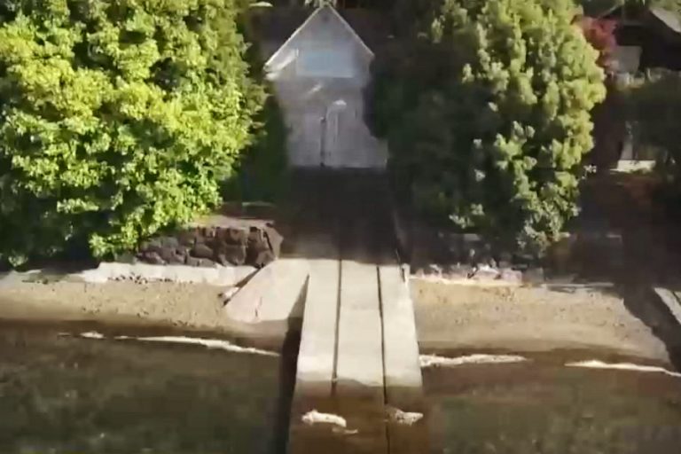 Denuncian construcciones irregulares en Lago Ranco que llegan hasta orillas de la playa