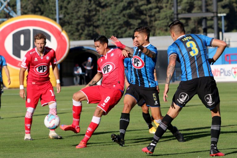 La Calera cayó ante Huachipato en guerra de goles y no pudo meterle presión a la UC