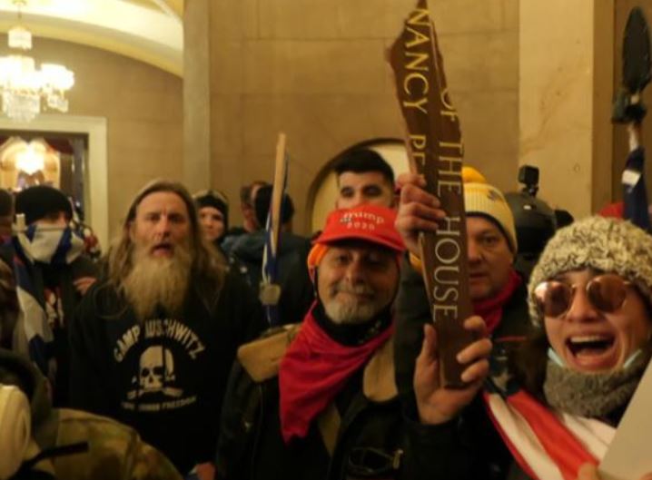 Confirman que algunos participantes del asalto al Capitolio de EE.UU. han perdido sus trabajos
