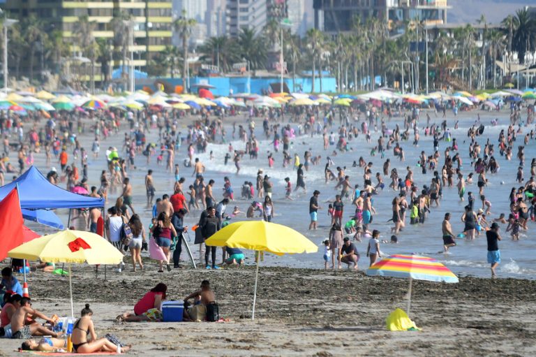 Jefe de Servicio de Urgencias llama a quedarse en casa y no usar el Permiso Vacaciones: 