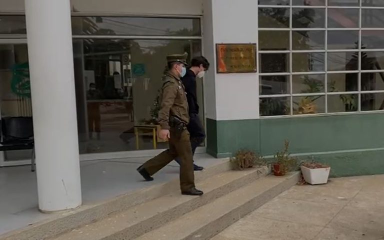 Intentaron escapar por el techo: Carabineros detuvo a 9 de los 30 participantes en fiesta masiva en Cerro Alegre