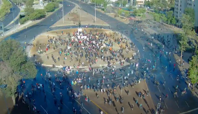 Nuevas manifestaciones en Plaza Baquedano: Hay al menos dos detenidos