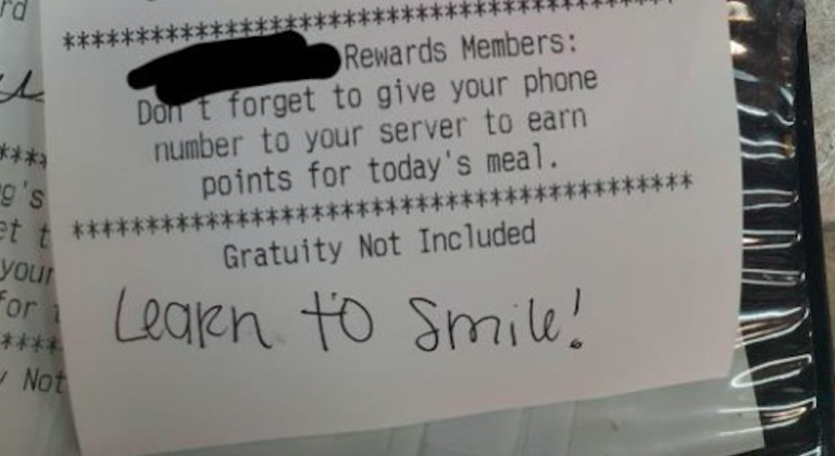 Camarero que usaba mascarilla recibió un criticado mensaje: 