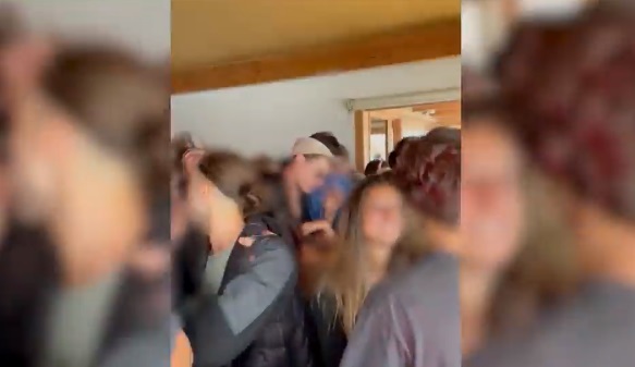 Diputados UDI piden urgencia a proyecto que sanciona con cárcel a asistentes y organizadores de fiestas clandestinas