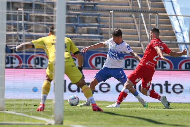 La UC no pudo seguir sacando ventaja y sufrió para rescatar un empate con Curicó Unido