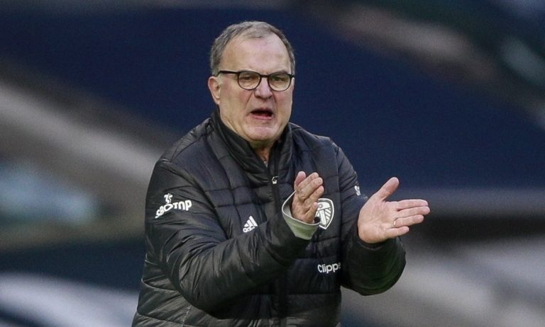 Leeds de Bielsa quedó fuera de la FA Cup tras caer ante un elenco de Cuarta División