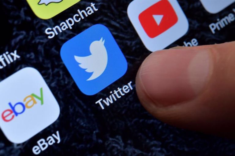 Twitter cancela más de 70.000 cuentas relacionadas con movimiento de extrema derecha que apoya a Trump