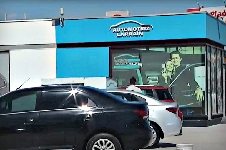 Estafa en venta de vehículos: Sujeto operaba en parque automotriz y entregaba cheques con orden de no pago