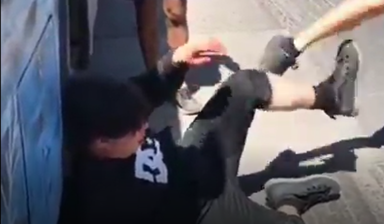 Tras quedar en libertad: Roberto Belmar sufrió golpiza a las afueras del Centro de Justicia