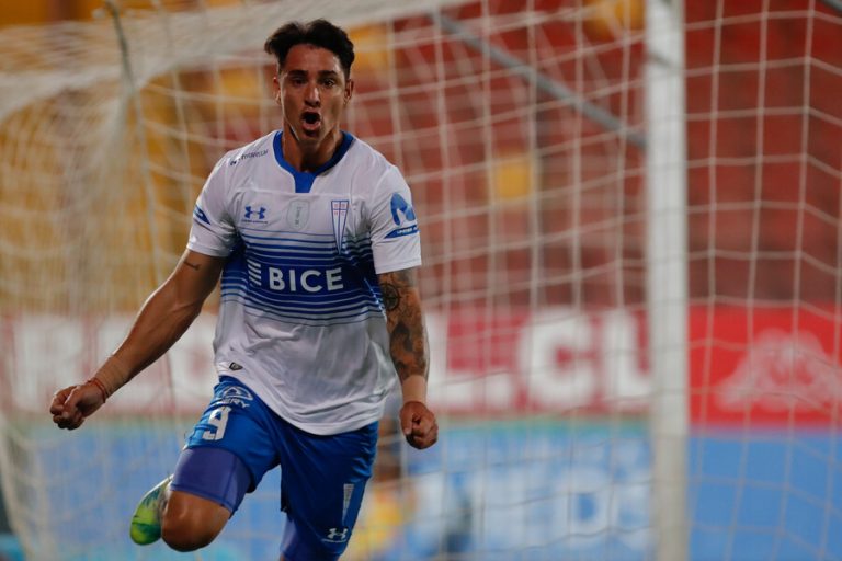 Con 9 jugadores la UC logró agónico empate y un punto de oro ante Unión Española