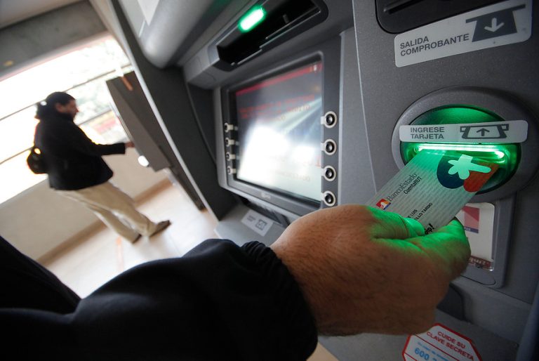 BancoEstado comenzará desactivación paulatina de tarjetas CuentaRUT sin chip