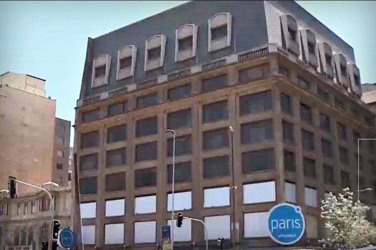 400 funcionarios perderán su trabajo: Tras saqueos y crisis cierran emblemática tienda París