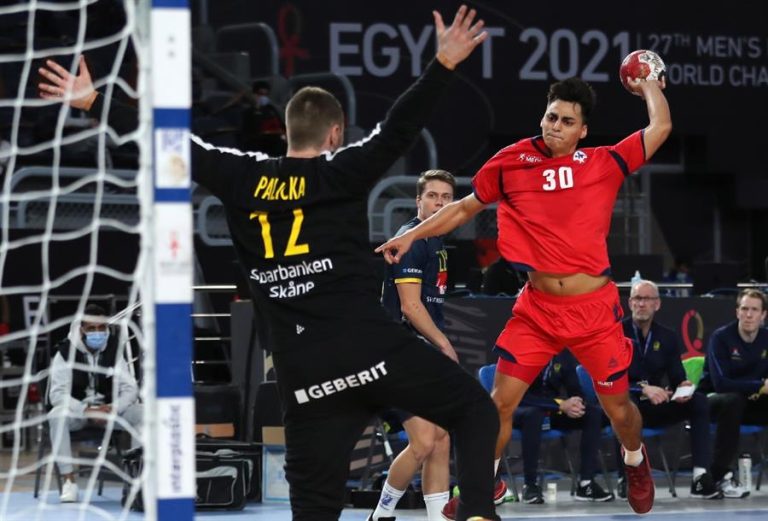 Chile complicó su paso a la siguiente ronda en el Mundial de Balonmano tras caer ante Suecia