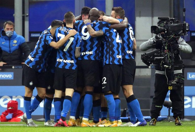 Arturo Vidal volvió a anotar para el Inter en victoria sobre la Juventus