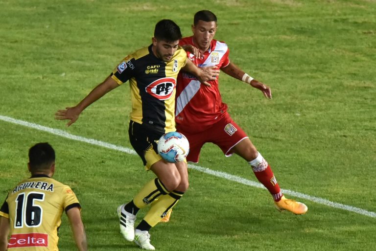 Coquimbo no escapa del fondo tras opaco empate sin goles de local ante Curicó