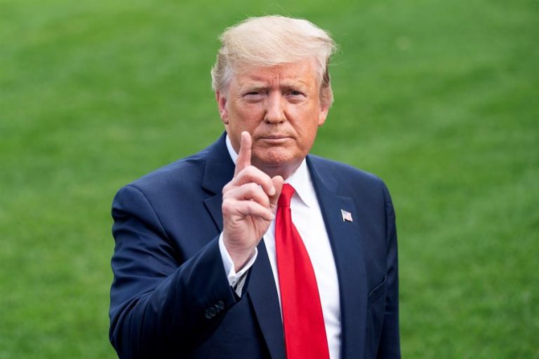 Rechazan ideas de nombrar autopista y aeropuerto de Florida en honor a Trump