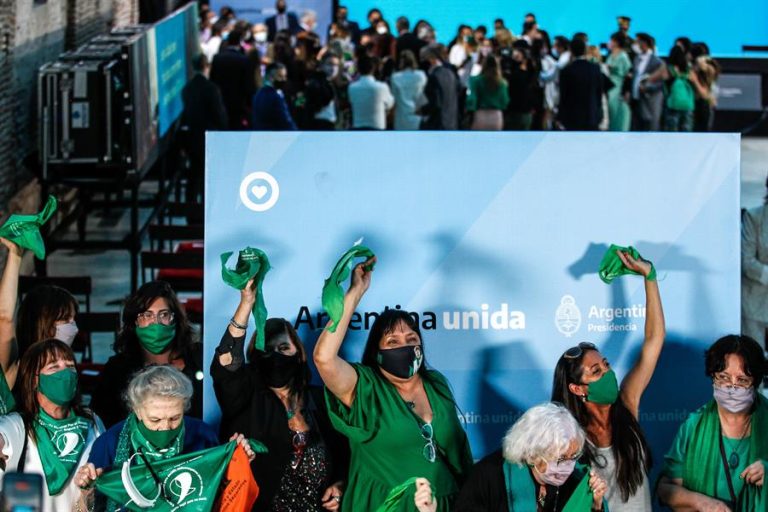 Argentina: Entra en vigencia la ley de aborto que permite la interrupción del embarazo hasta la semana 14