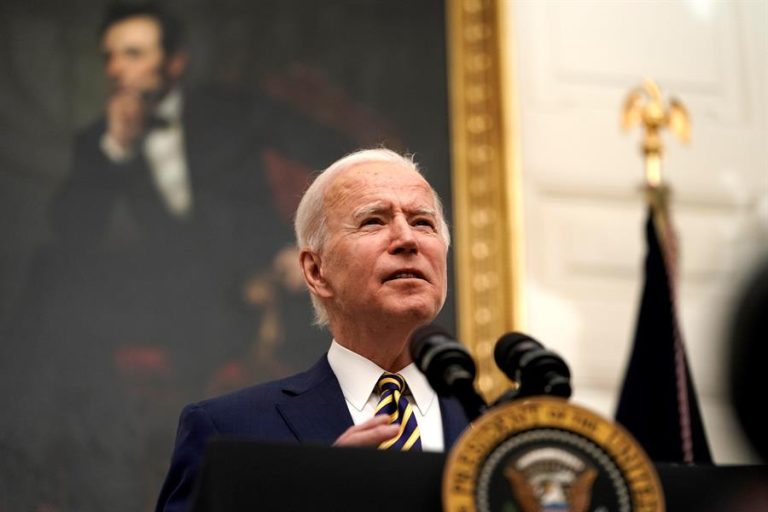 Biden revocó memorando de Trump y anuló la prohibición sobre personas trans en el ejército