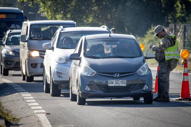 Salida de vehículos en peajes de la RM disminuye un 56% durante enero en comparación al 2020