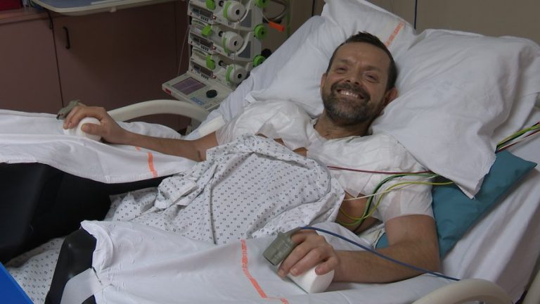 Médicos realizan un doble trasplante de brazos y hombros por primera vez en la historia
