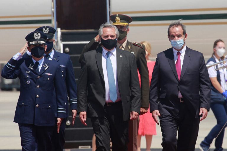 Alberto Fernández llega a La Moneda y comienza visita de dos días