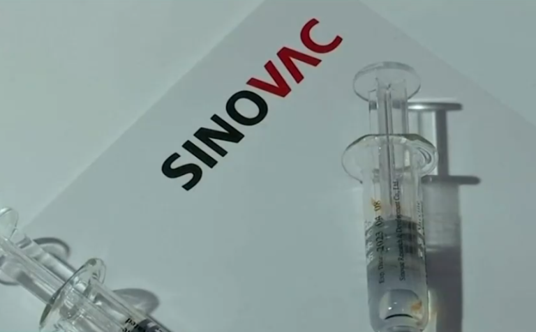 Equipo del estudio Sinovac en Chile asegura que la vacuna es segura y genera una respuesta inmune contra el COVID-19