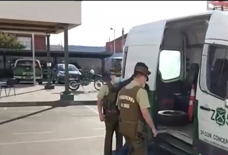 Detienen a ingeniero que vendía permisos temporales falsos a $5 mil