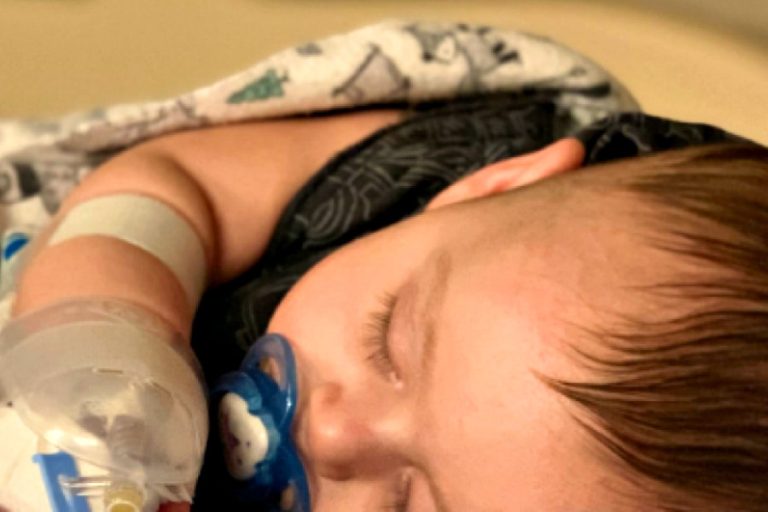 Pequeño de 16 meses busca con urgencia donante compatible para trasplante de células madre