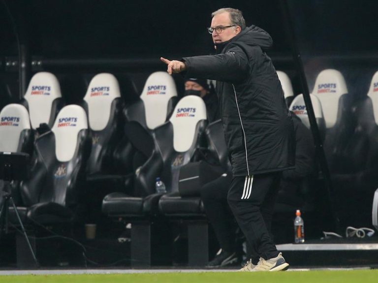 Leeds United de Bielsa se mantuvo en la senda del triunfo tras derribar al Leicester