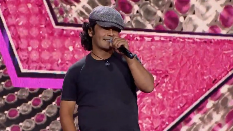 ¡En llamas! El jurado se emocionó con la presentación de Brian Johnson