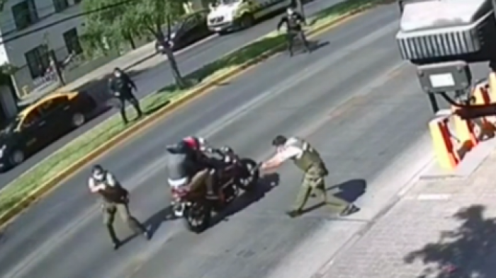 Impactante video: Así ocurrió el accidente de carabineros durante tiroteo en Providencia