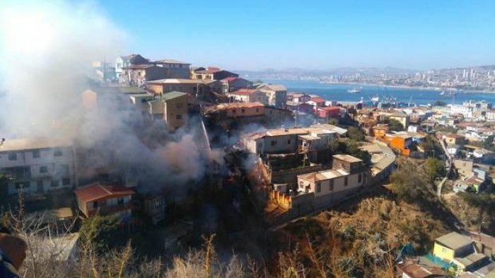 Seis viviendas han sido afectadas por incendio en Cerro Toro de Valparaíso