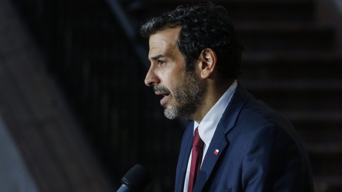 Ministro Delgado propone trabajo voluntario para reincidentes de fiestas clandestinas