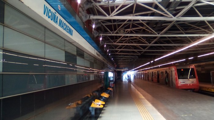 Guardia de Metro es apuñalado en uno de sus ojos