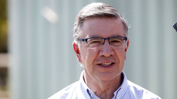 Alcalde Joaquín Lavín propone decretar zonas saturadas y  limitar permisos para vacaciones