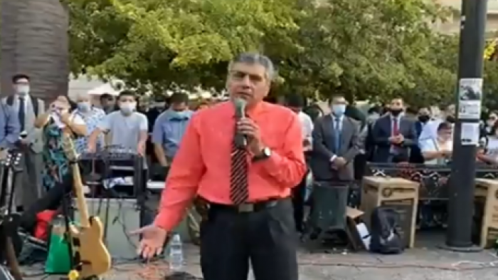 Más de 100 personas asistieron a culto evangélico en plena Plaza de Armas: Predicador se negó al uso de mascarilla