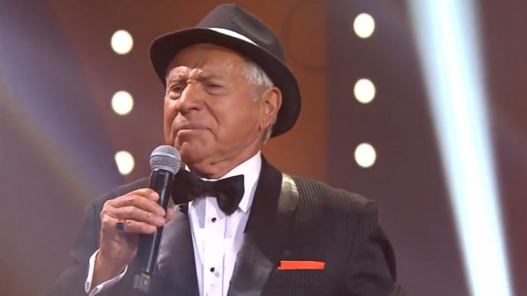 Una elegante presentación: Frank Sinatra deberá asistir a la gala de eliminación