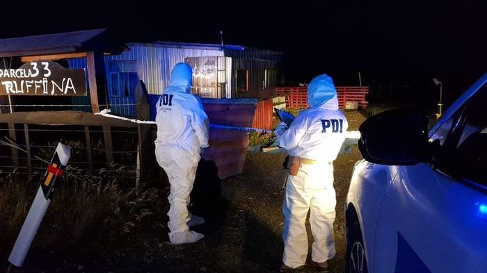 Hombre asesinó a la tía de su expareja en Porvenir: El sujeto fue detenido portando un cuchillo carnicero