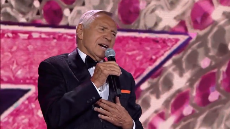 ¡Todo un Frank Sinatra! Así fue la presentación que lo llevó a la siguiente etapa