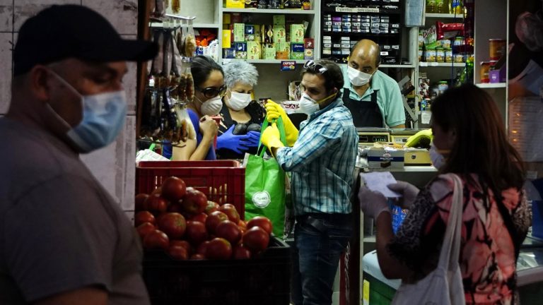 No aguantaron más: Comerciantes de Talcahuano abrieron sus locales pese a estar en cuarentena