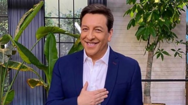 La tierna fotografía de Julio César junto a su madre que emocionó en sus redes sociales