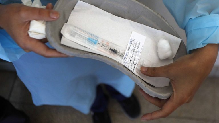 Israel: Vacunados con segunda dosis podrán saltarse el confinamiento